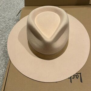 Lack of color Mirage ivory